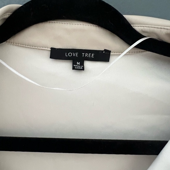 Medium Cream Ruched Button Up - Picture 3 of 5